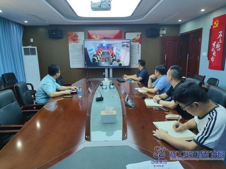 金偉參加班前會(huì).jpg